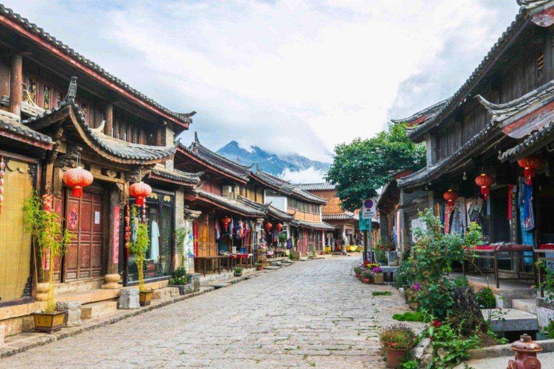 在华莱士买汉堡吃到一个塑料，商家只是说下次赔一个汉堡，请问该去哪里投诉？游戏画面